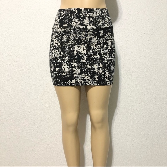 Lily White Dresses & Skirts - 🦋 Lily White M Black Mini Skirt